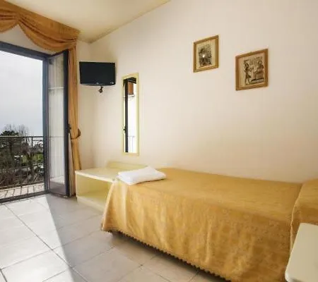 Oz Coastal House 3*